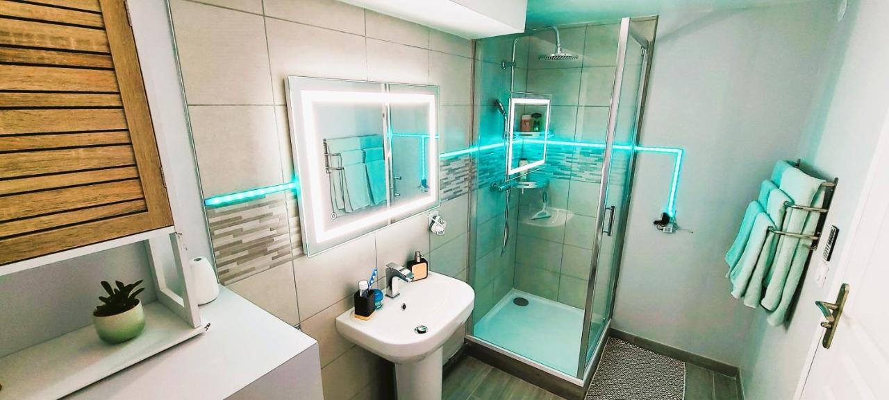 Appartement T2 Confortable - Piscine Et Jacuzzi Pierrelaye Extérieur photo